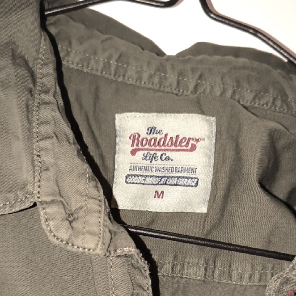 NWT The Roadster Life Co. | Men's Olive Casual Button Down Shirt - Picture 2 of 8
